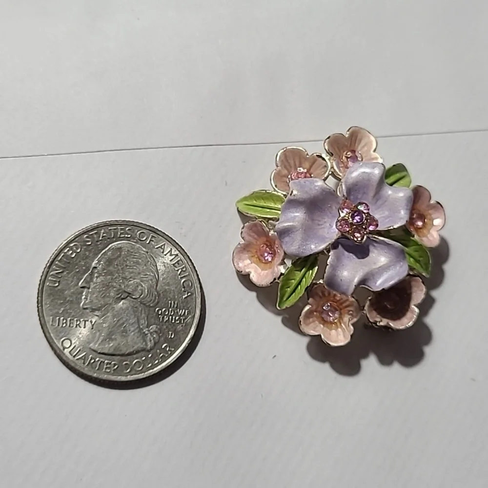 vintage Floral purple pink enamel flower brooch‎ with rhinestones & green leaves